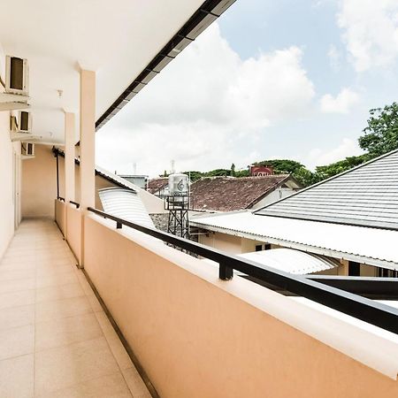 Oyo Life 3398 Griya Rm 19 Syariah Hotel Surabaya Bagian luar foto