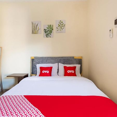Oyo Life 3398 Griya Rm 19 Syariah Hotel Surabaya Bagian luar foto