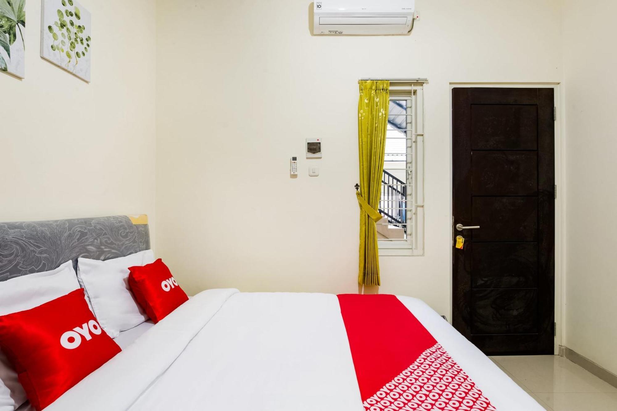 Oyo Life 3398 Griya Rm 19 Syariah Hotel Surabaya Bagian luar foto