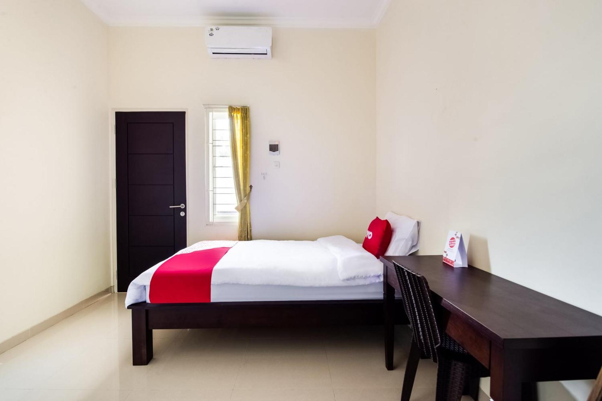 Oyo Life 3398 Griya Rm 19 Syariah Hotel Surabaya Bagian luar foto