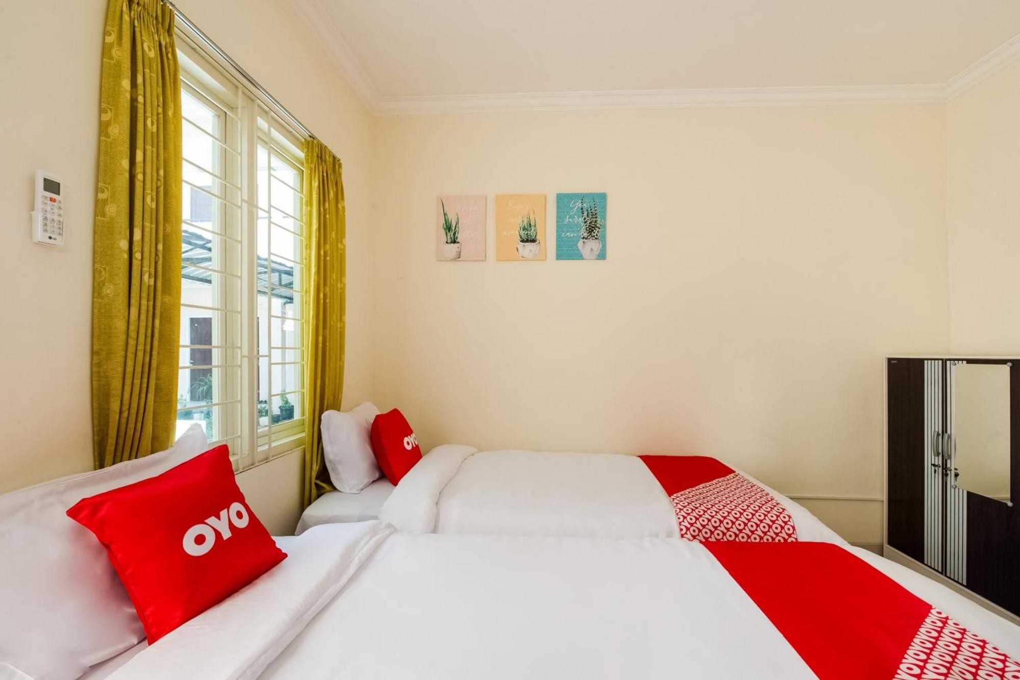 Oyo Life 3398 Griya Rm 19 Syariah Hotel Surabaya Bagian luar foto