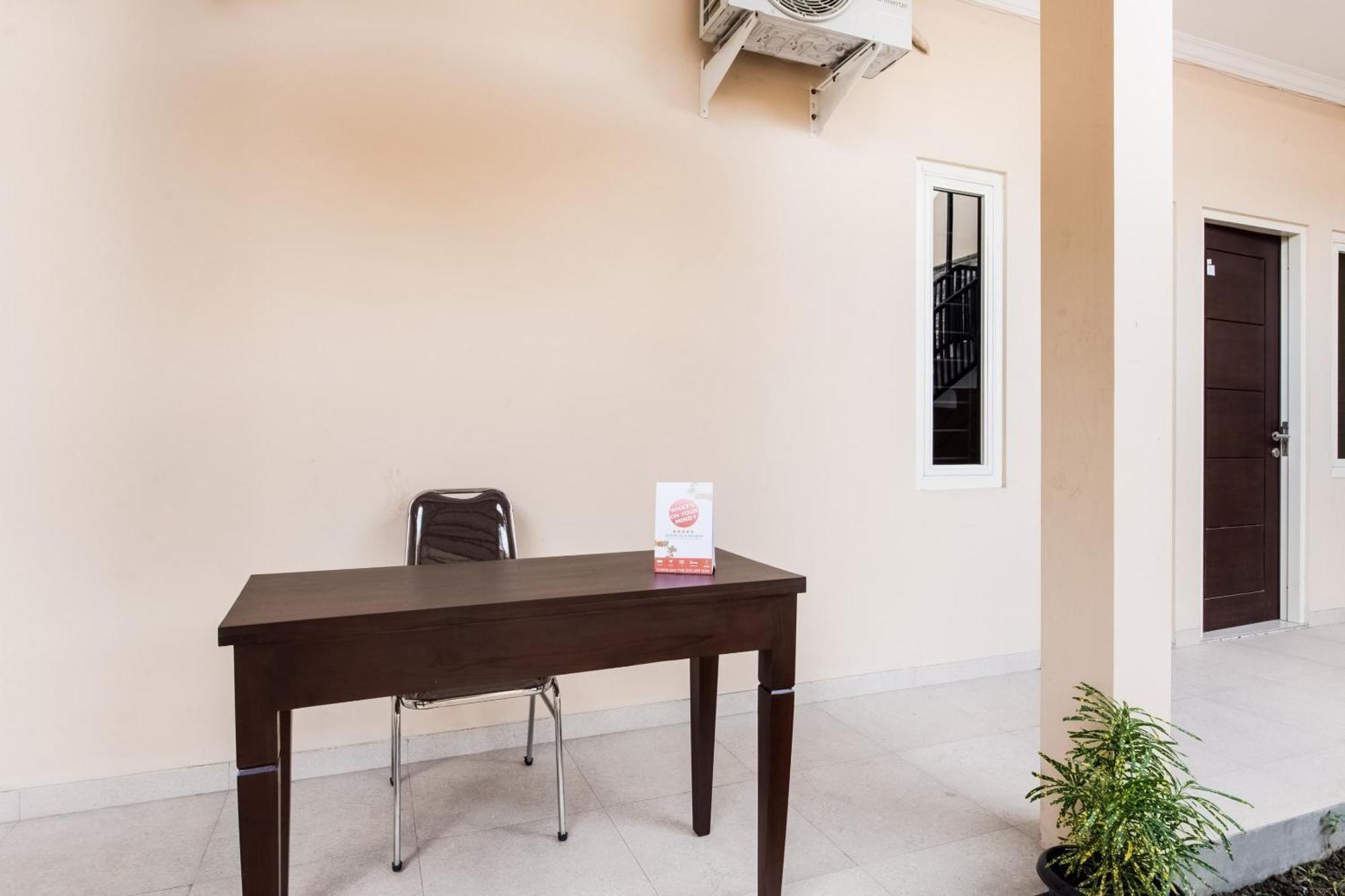 Oyo Life 3398 Griya Rm 19 Syariah Hotel Surabaya Bagian luar foto