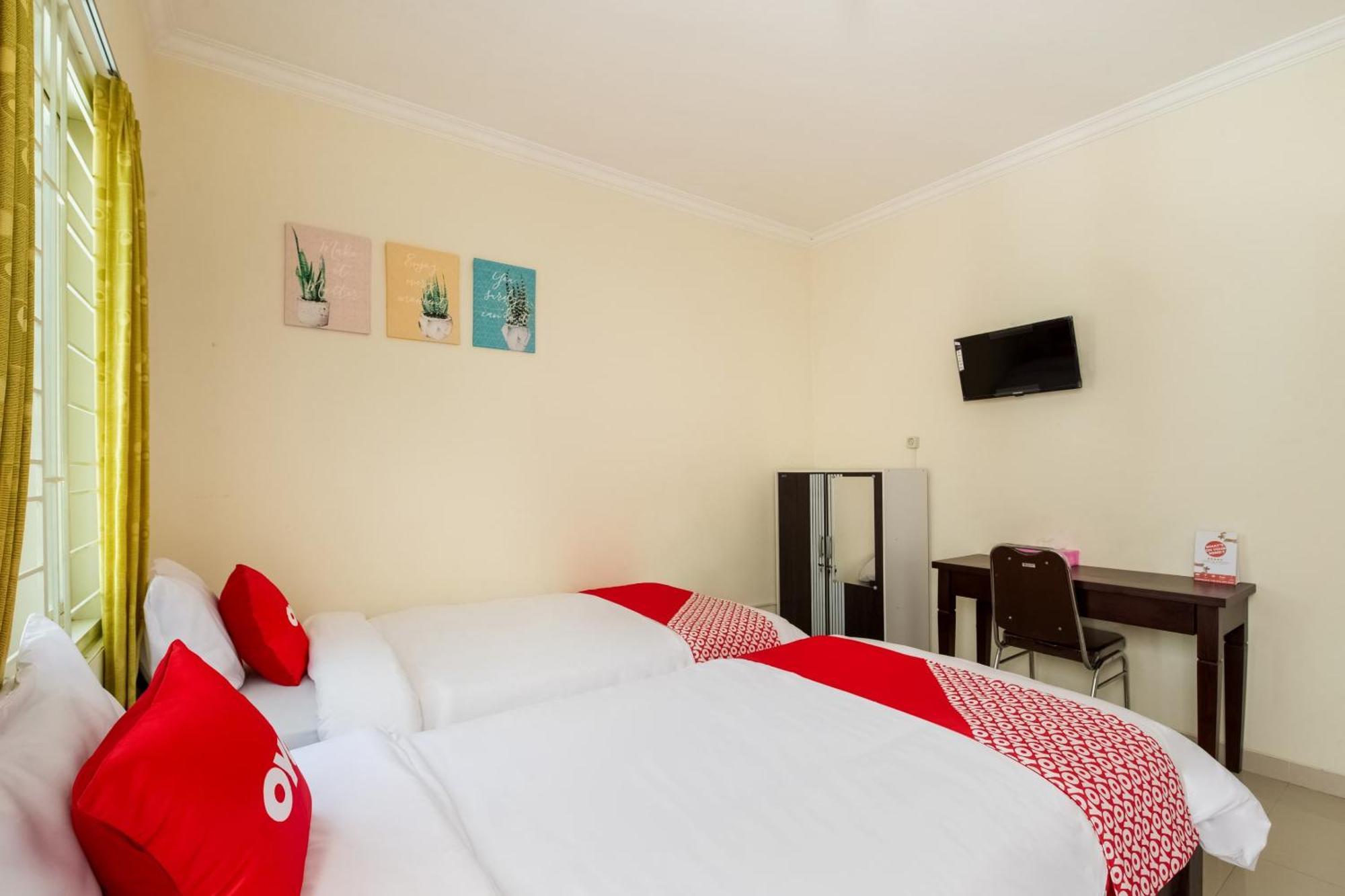 Oyo Life 3398 Griya Rm 19 Syariah Hotel Surabaya Bagian luar foto