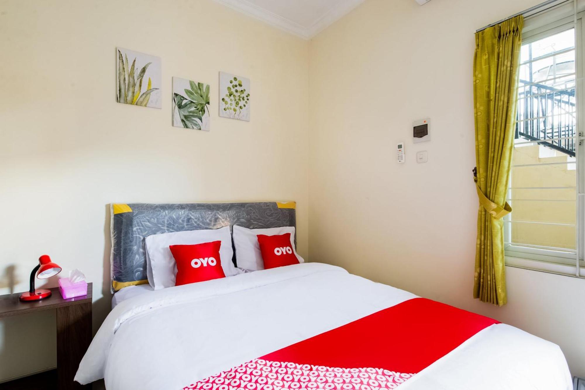 Oyo Life 3398 Griya Rm 19 Syariah Hotel Surabaya Bagian luar foto