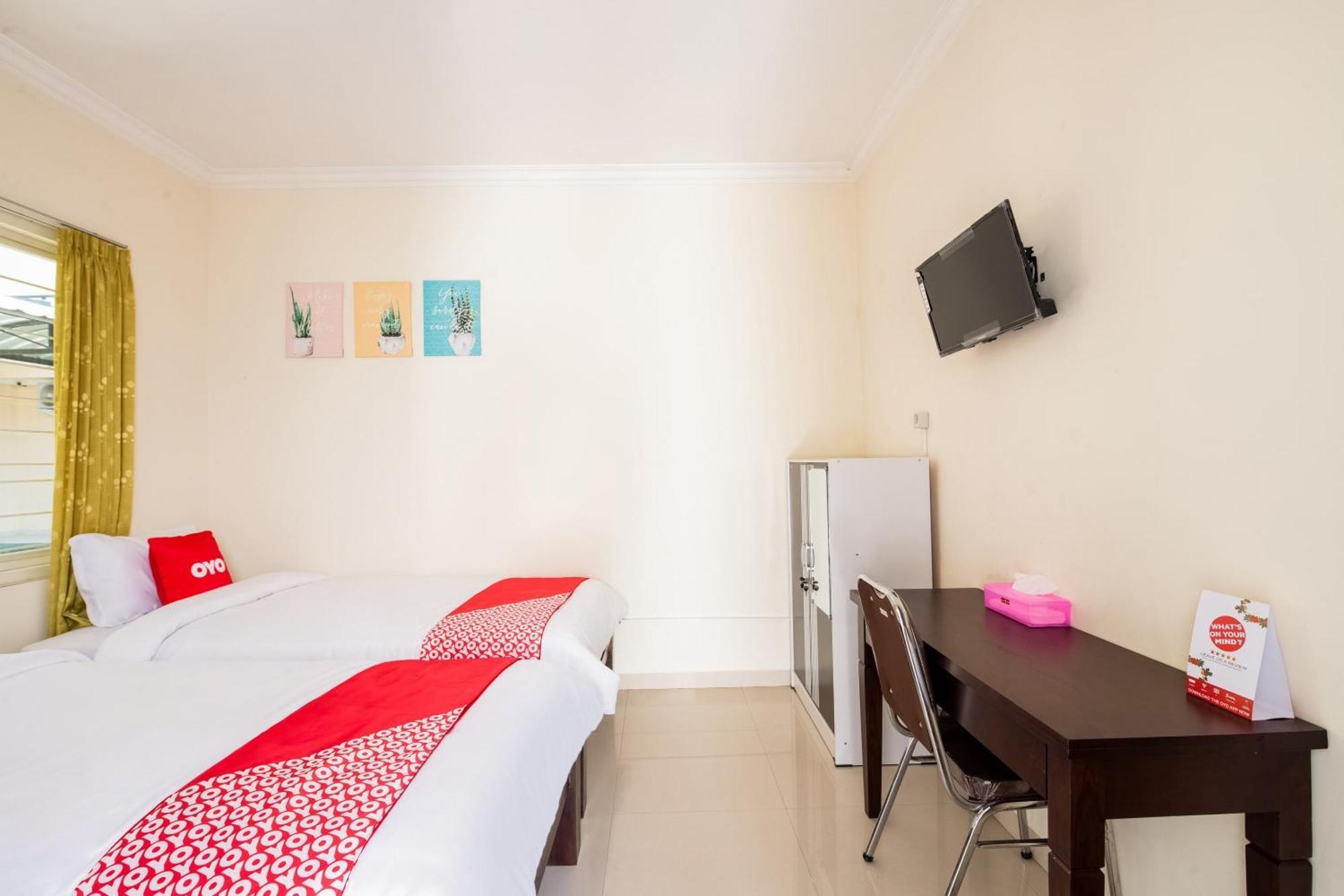 Oyo Life 3398 Griya Rm 19 Syariah Hotel Surabaya Bagian luar foto