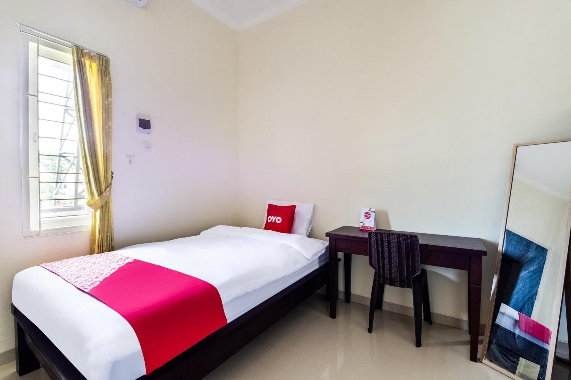 Oyo Life 3398 Griya Rm 19 Syariah Hotel Surabaya Bagian luar foto
