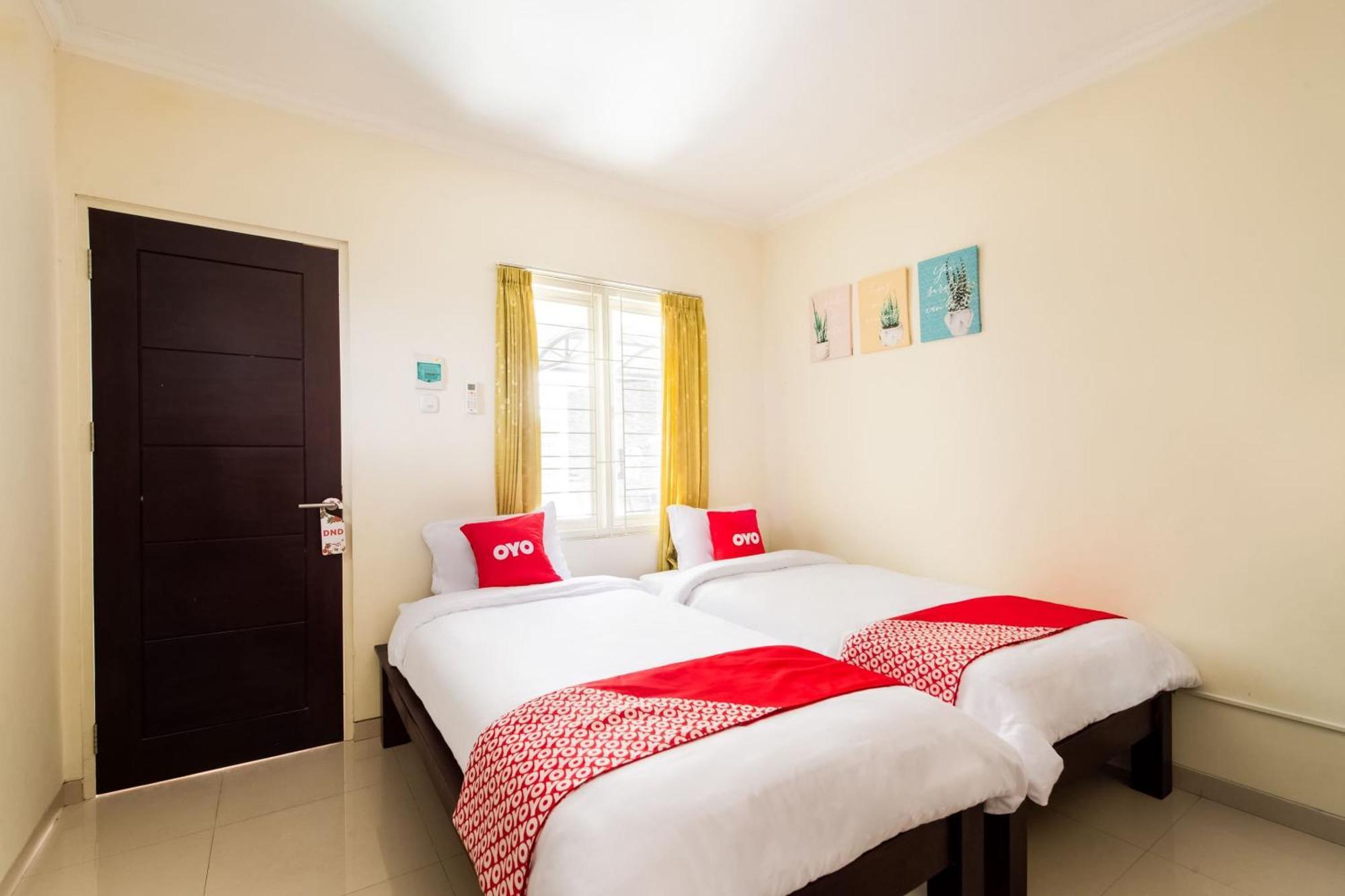 Oyo Life 3398 Griya Rm 19 Syariah Hotel Surabaya Bagian luar foto
