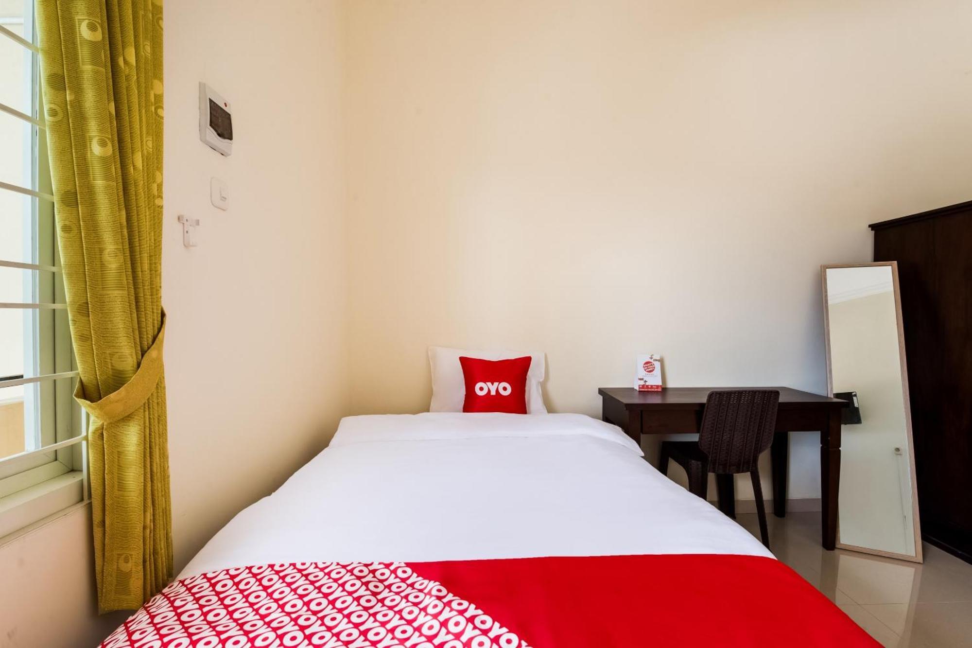 Oyo Life 3398 Griya Rm 19 Syariah Hotel Surabaya Bagian luar foto